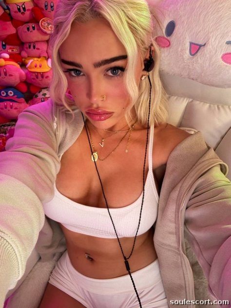 Lovie - Yo😋 I’m available for incall & outcall service don’t b shy❤️😍