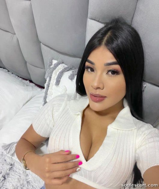 Becky - Am Available