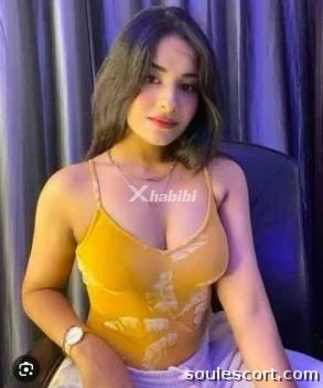 Hi There, I'm Mahi Patel, a Curvaceous B – 7303025131 Indian escort in New Delhi