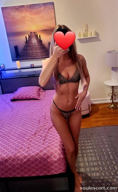 Polish Girl Laura - Classy, sexy Polish Laura invite you for an unforgettable experience
